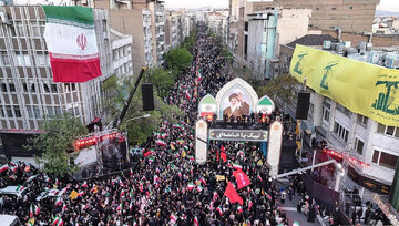همزمان با مراسم بدرقه رهبر شهید؛ سالمندان و کودکان بیشتر مراقب باشند/ راهنمای حضور ایمن گروههای حساس در مراسمهای طولانی