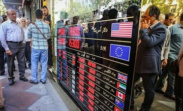 پیشبینی مهم یک اقتصاددان درباره قیمت دلار، طلا و سکه تا پایان امسال / قیمت طلا و ارز در صورت توافق یا عدم توافق چه تغییری میکند؟