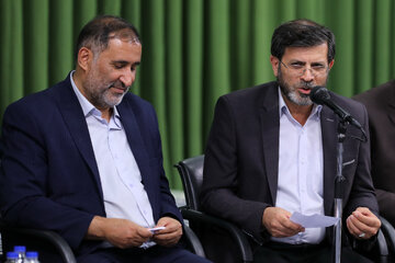 چرا در جلسات دیدار شاعران با رهبر، بعضی حضور نداشتند؟/ ناصر فیض: کجای دنیا همه شهروندان یک کشور موافق نظام سیاسی حاکماند؟