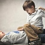 چند توصیه برای پایان دادن به دعواهای همیشگی خواهر و برادرها