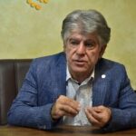 این که برای هر فعالیت رسانه‌ای نیازمند دریافت مجوز از حکومتیم، نقض فعالیت آزادانه روزنامه‌نگار است