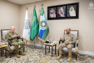 رایزنی رئیس ستاد ارتش عربستان و فرمانده نیروی زمینی سنتکام