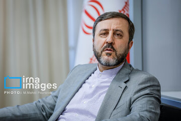 غریب آبادی: به زودی توهمات ترامپ را اصلاح می‌کنیم