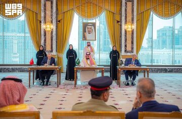 نماز جماعت سران ترکیه، عربستان و پاکستان + عکس / بن‌سلمان، شهباز شریف و اردوغان پس از امضای پیمان دفاع مشترک نماز خواندند
