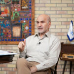 انتقاد تند فرشاد مومنی به آمارهای رسمی بیکاری / تنها یک سوم جمعیت در سن کار شاغل هستند