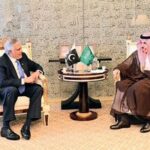تاکید وزرای خارجه پاکستان و عربستان بر همکاری تحت توافق مکه