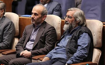 رسانه اصولگرا : مدیریت صداوسیما باید تغییر کند/ این نه رسانه ملی و نه رسانه وحید جلیلی است/آمار جعل می کنند، تلویزیون زیر ۱۰درصد بیننده دارد
