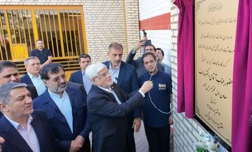 رونق صنعت نساجی و توسعه زیرساختهای قم در اولویت های دولت است