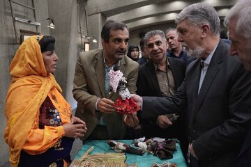 معرفی سفیران رسانهای در اختتامیه دهمین جایزه فیروزه در برج آزادی