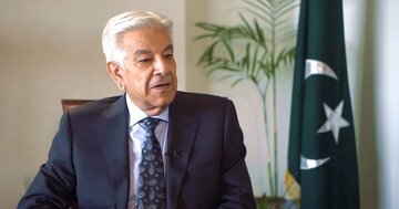 وزیر دفاع پاکستان: اسلامآباد در میانجیگری میان تهران-واشنگتن بر لبه تیغ راه میرود