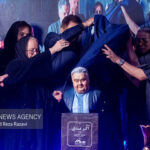 چله‌نشینی اهالی هنر برای اکبر عبدی؛ رونمایی از تندیس مرد هزارچهره سینمای ایران در شبی ماندگار