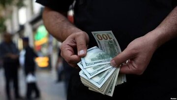 گرانی دلار خواسته دشمن است / در جنگ باید جلوی نوسان قیمت‌ها را گرفت / افزایش نرخ دلار نهایتا کسری بودجه را بیشتر می‌کند