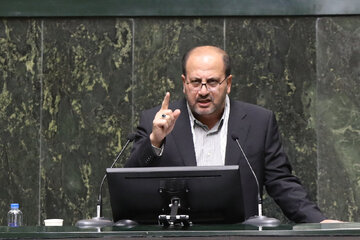 افزایش دستمزد کارگران متناسب با تورم را نباید به استیضاح وزیر کار گره زد / تورم در هزینههای معیشتی از ۱۰۰ درصد فراتر رفته است