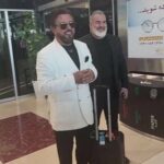 بیژن مرتضوی به تایید و تکذیب‌ها پایان داد /  عکس یادگاری نوازنده «بوی خوش عشق» در فرودگاه تهران + عکس