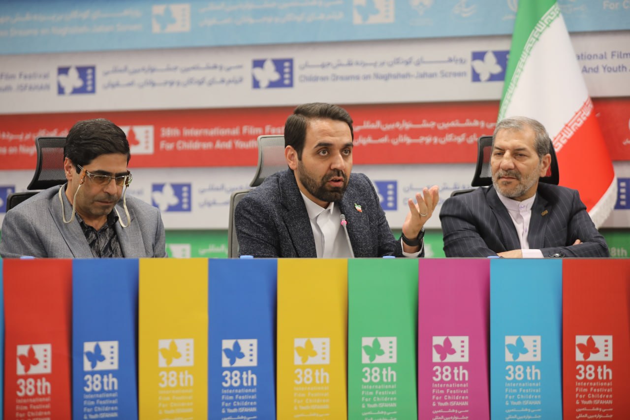 تفاهمنامه تشکیل دبیرخانه دائمی جشنواره فیلم کودک در اصفهان به امضا رسید
