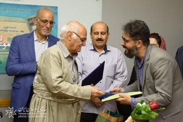 تقدیر از چهار نویسنده پیشکسوت/ فریدون عموزادهخلیلی از «استقبال غیرمنتظره» گفت