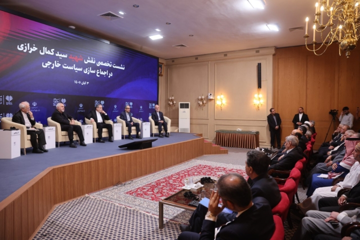ظریف: عقلانیت، متانت و رعایت حقالناس از ویژگیهای برجسته شهید خرازی بود