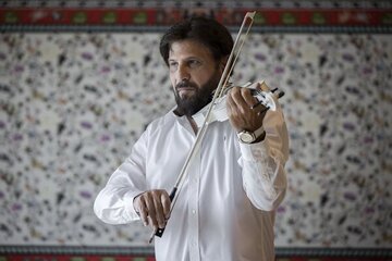 روزنامه اصولگرا : صداوسیما و مخالفان بازگشت سلبریتی‌ها، به جریان رضا پهلوی پاس گل می‌دهند