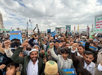 رویترز: عربستان مهیای یک حمله بزرگ می‌شود/ریاض به دنبال باز کردن گلوگاه دریای سرخ/ بسیج بیش از ۱۰۰ هزار نیروی یمنی/دو گزینه ریاض برای باب‌المندب