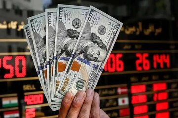 عزتی: افزایش نرخ ارز نه کسری بودجه را حل میکند، نه صادرات را بالا میبرد