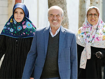 قرار بود قیلم “خانوم والده” طبقهبندی سنی داشته باشد اما دختران دبستانی را به تماشای آن بردند