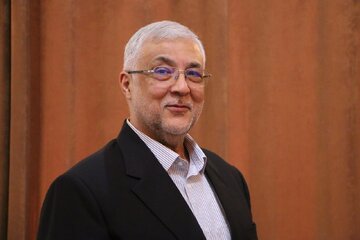 نقابِ ریا در نظر حافظ